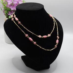 Gold-toned metal‎ and pink acrylic single stranded necklace